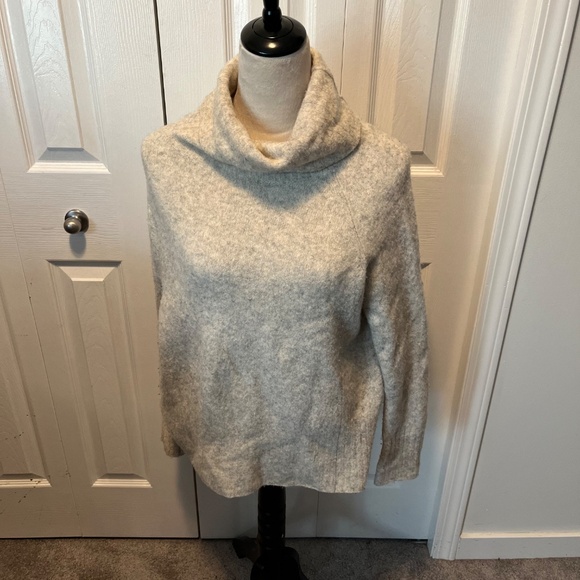 Community from Aritizia size XS wool blend turtle neck - Picture 3 of 15